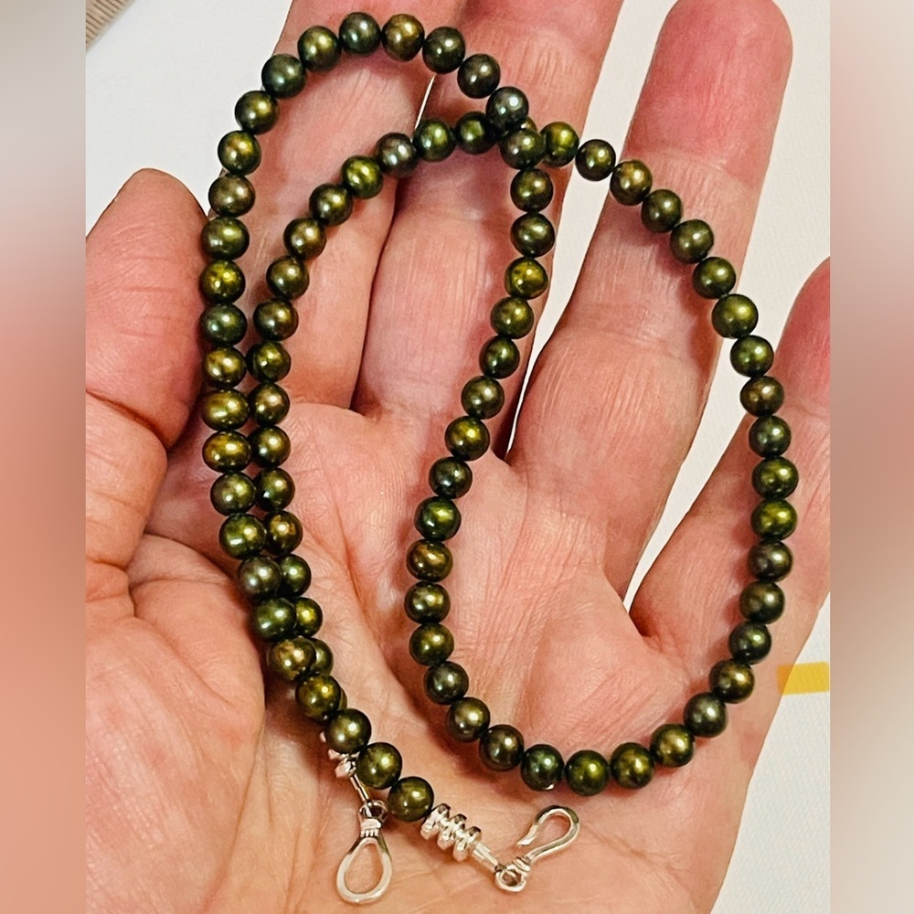 Olive Brassy green freshwater pearl necklace Sz 17"